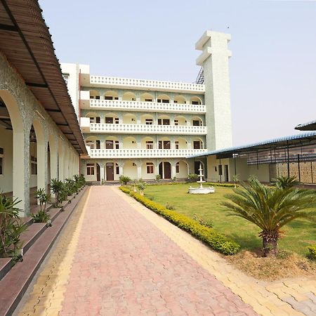 Hotel O Radhika Resort Kota  Dış mekan fotoğraf
